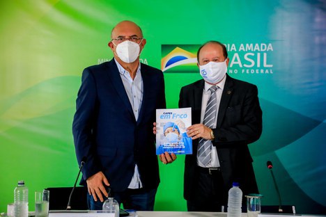 Combate à Covid-19 é tema de revista lançada nesta sexta