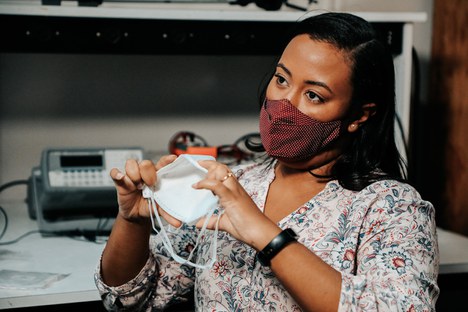 Máscara feita de fibra de crustáceos inativa vírus da Covid-19