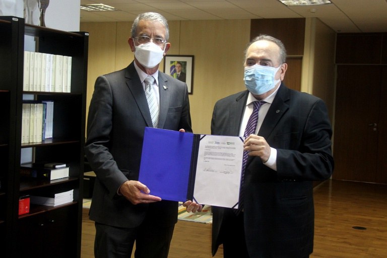 Rede Ebserh firma parceria com CNPq para desenvolvimento técnico-científico e formação profissional