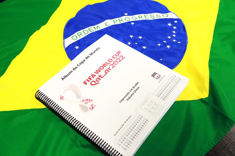 Álbum de Copa adaptado inclui deficientes visuais