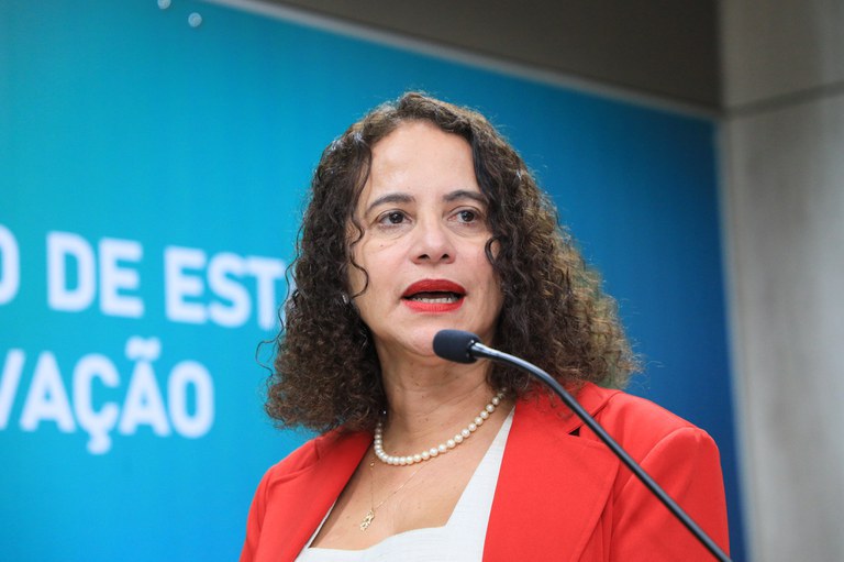 As bolsas de pesquisas são investimento no futuro do país, diz Luciana Santos ao assumir o MCTI