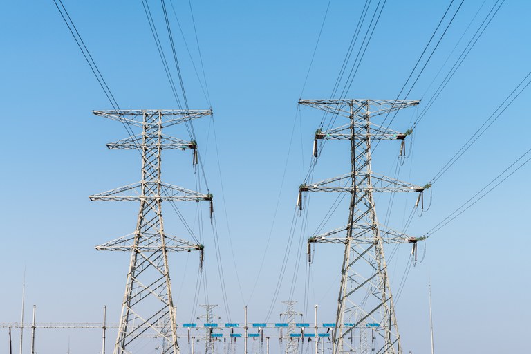 electricity-transmission-pylon-PBJDURM.jpg