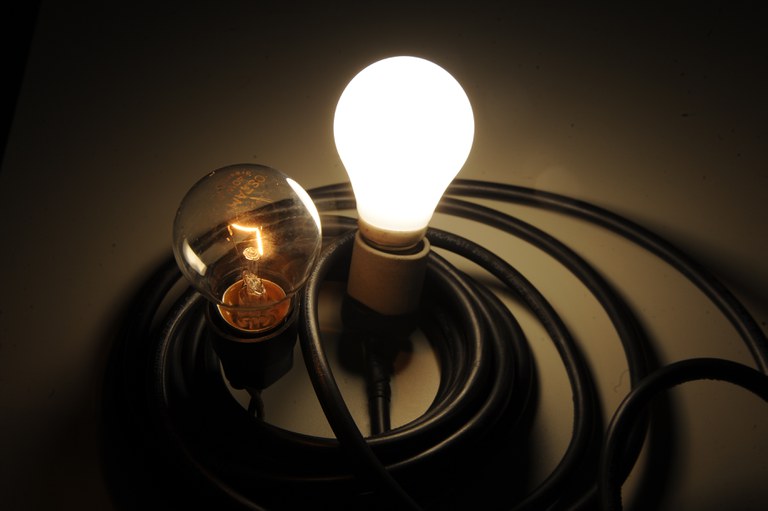 Famílias de assentamentos da zona rural de Goiás passam a ter acesso a energia elétrica