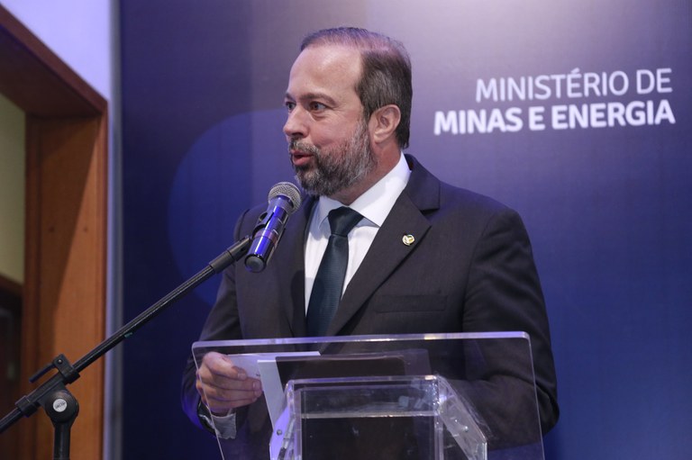 Recursos do país devem ser explorados de forma oportuna e responsável, afirma novo ministro de Minas e Energia
