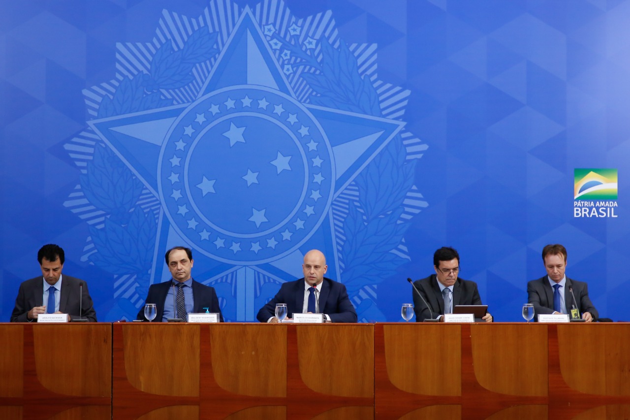 Governo anuncia saque de R$ 1.045 do FGTS para junho