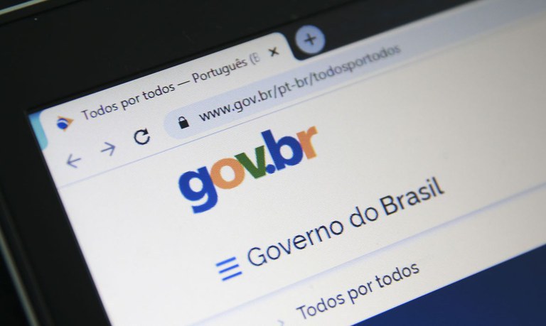 Mais de 900 serviços públicos já são oferecidos de forma digital ao cidadão