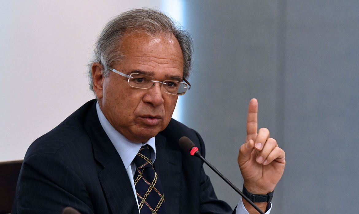 ministro da Economia, Paulo Guedes, disse que, com a chegada da Covid-19, foi preciso mudar a agenda de reformas estruturais para medidas emergenciais