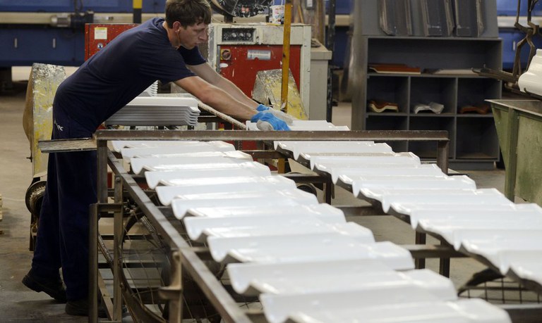 Produção industrial cresce pelo nono mês seguido