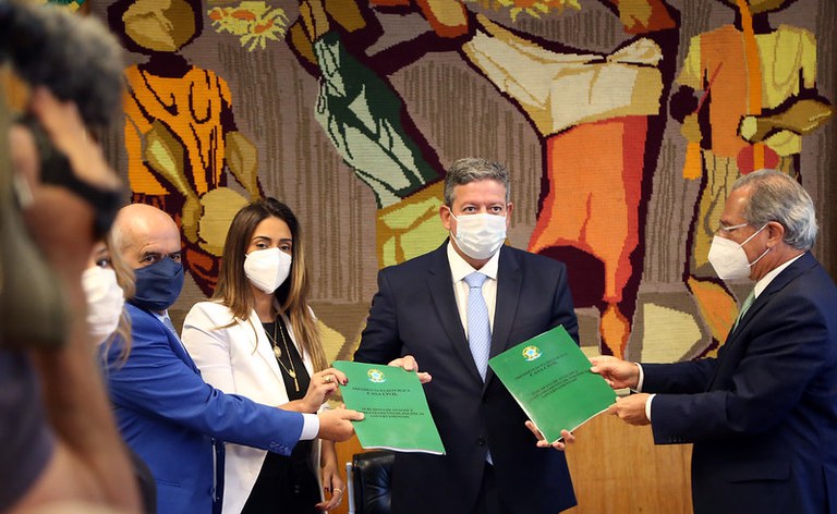 Governo entrega 2ª fase da Reforma Tributária ao Congresso Nacional