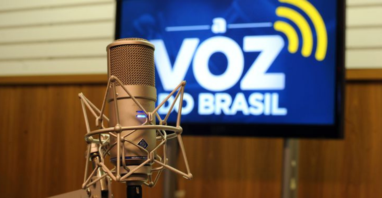 Governo Federal abre consulta pública sobre calendário da Voz do Brasil para 2022
