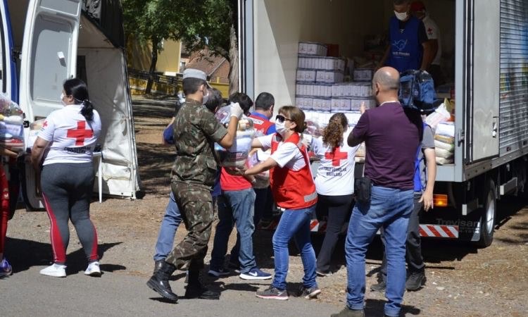 Militares prestam apoio a campanhas de doação de alimentos