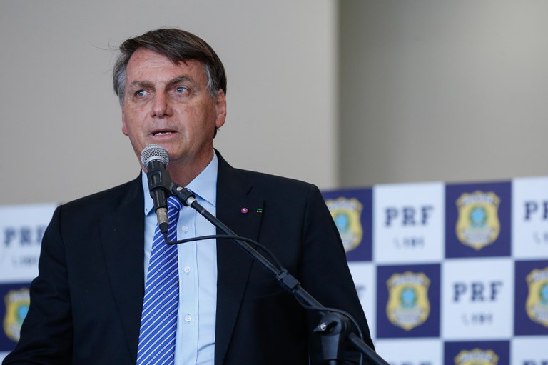 Polícia Rodoviária Federal recebe novas viaturas e armamentos