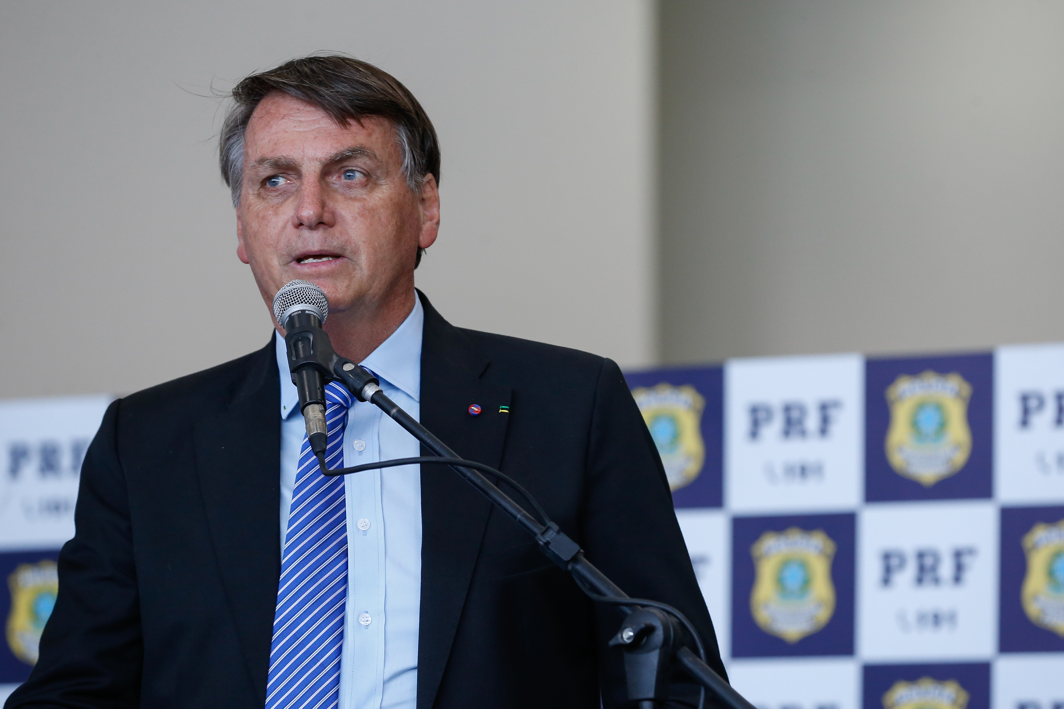 Polícia Rodoviária Federal recebe novas viaturas e armamentos