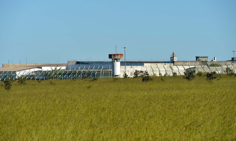 Resolução determina o fim de pontos de energia no interior e próximo às celas