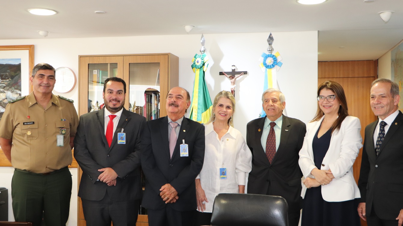 Gabinete de Segurança Institucional recebe visita de parlamentares