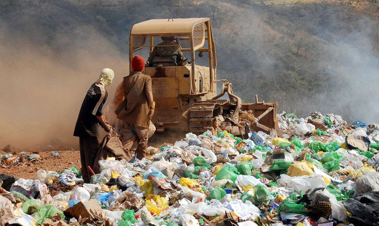 Projetos de saneamento e combate a lixões vão receber R$ 230 milhões