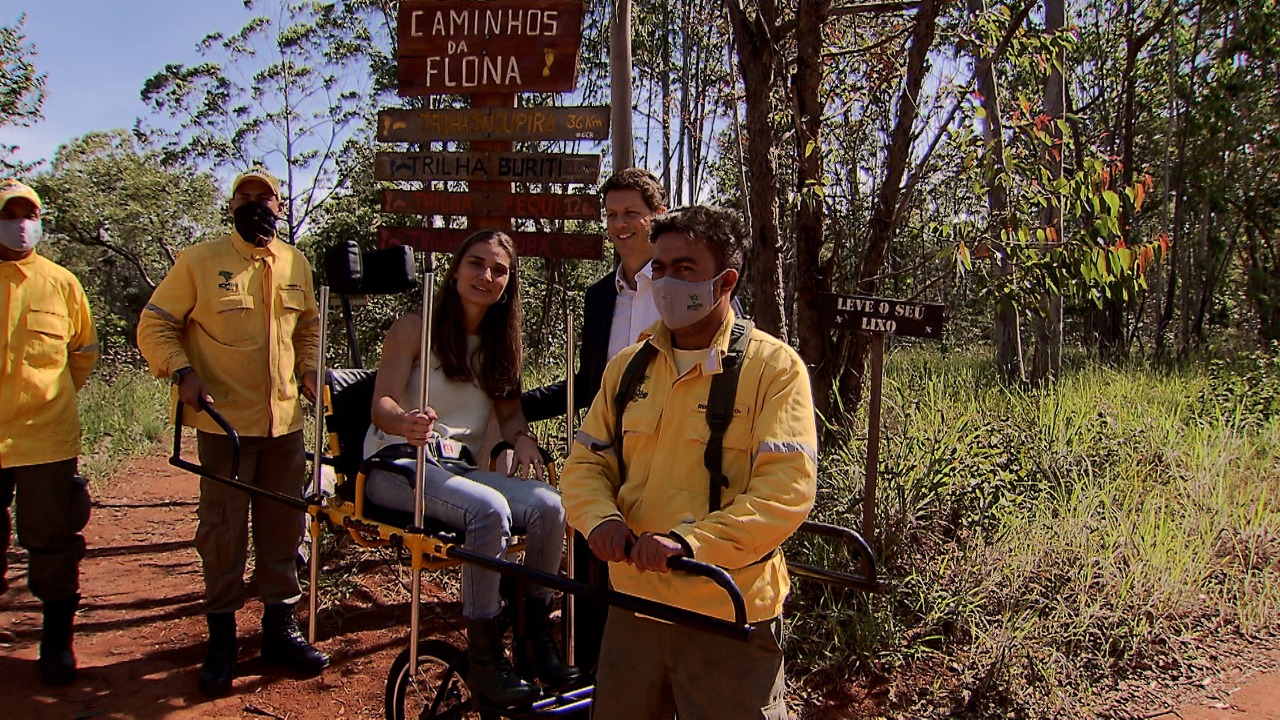 Governo entrega cadeiras de rodas adaptadas para a prática de ecoturismo
