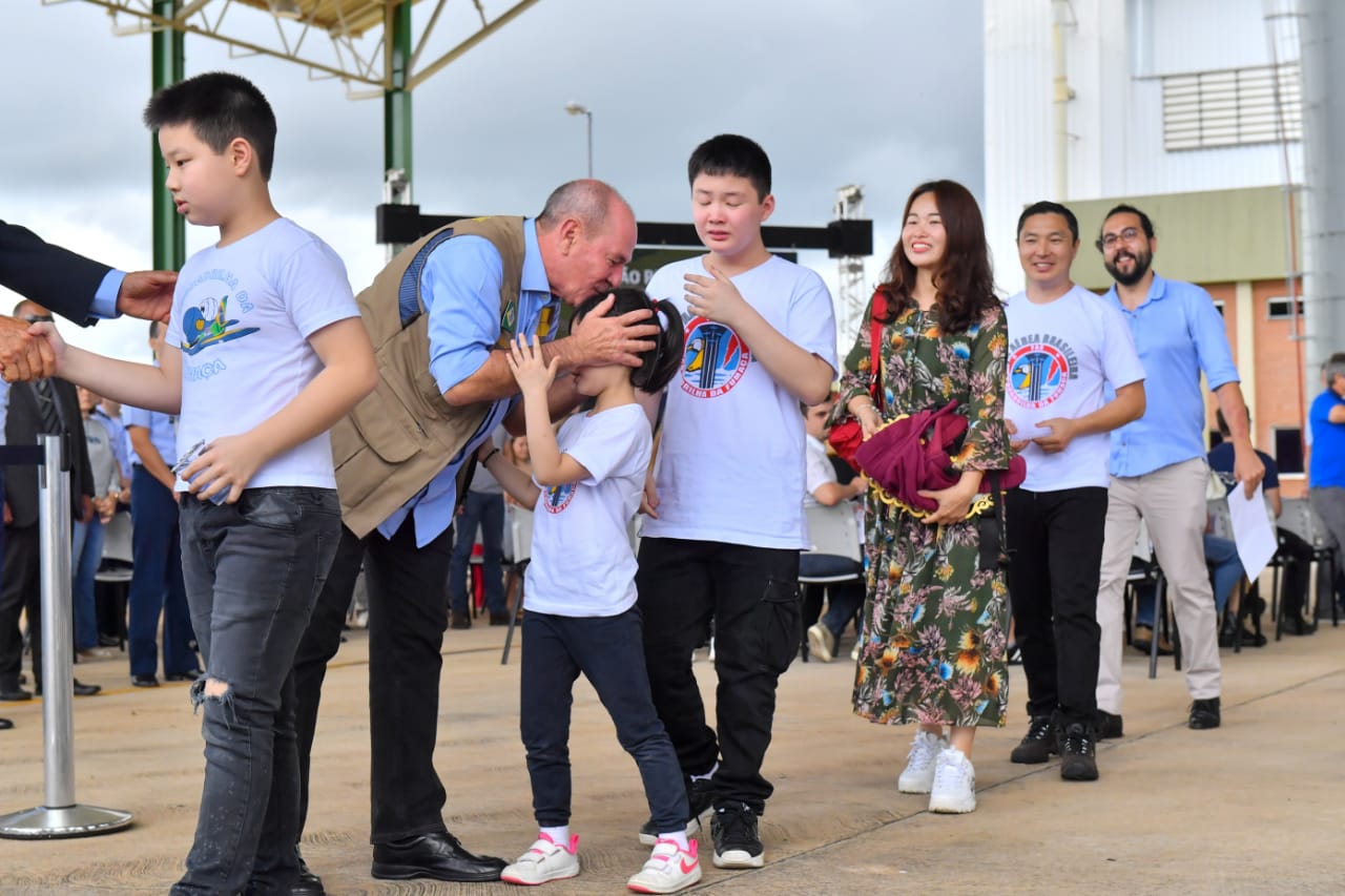 Ministro da Defesa se despede de brasileiros que ficaram em quarentena Foto: Igor Soares/MD