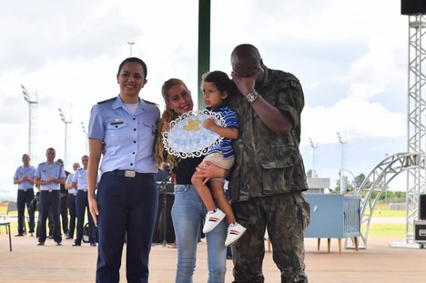  Militar se emociona em despedida Foto: Igor Soares/MD