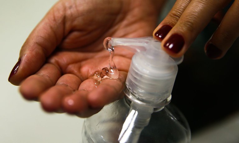 Instituto Federal do Tocantins produz 20 mil litros de gel sanitizante de álcool etílico