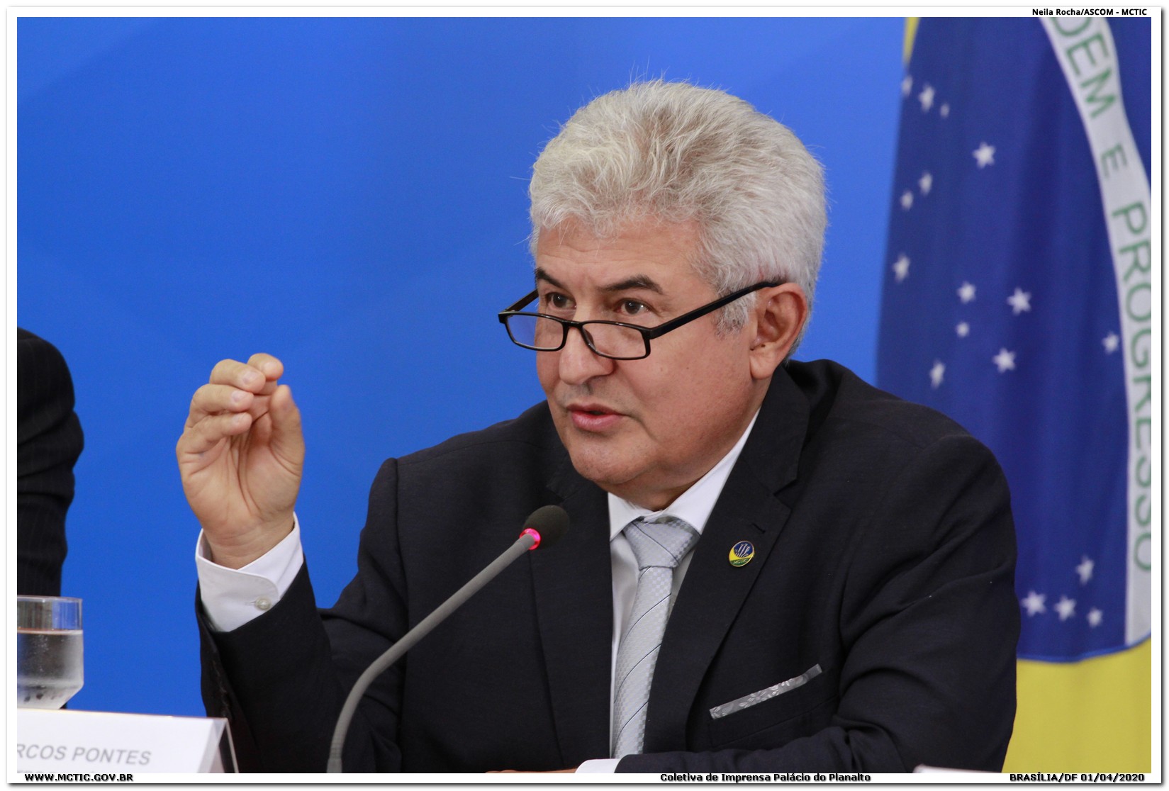 Ministro anuncia ações durante coletiva