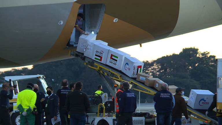 Brasil recebe doação de 10 toneladas de material de saúde dos Emirados Árabes