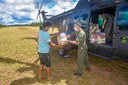 Militares levam suprimentos, alimentos e profissionais de saúde a indígenas