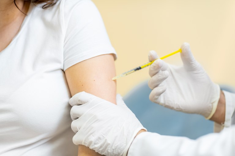Campanha de vacinação contra sarampo em adultos vai até o final de agosto