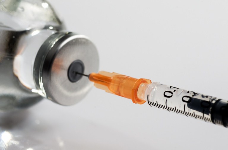 Profissionais de saúde podem se voluntariar em estudo de eficácia da vacina contra a Covid-19 pela internet