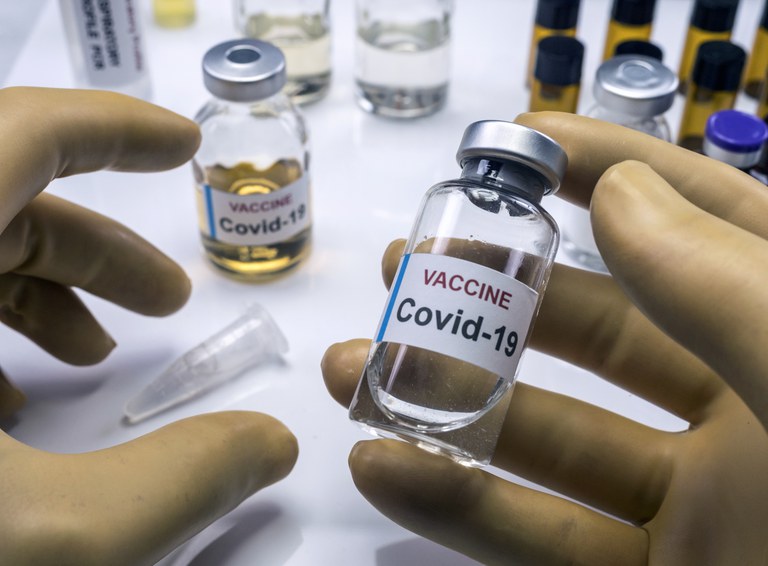 Vacina Oxford: voluntários passam a receber duas doses durante testes