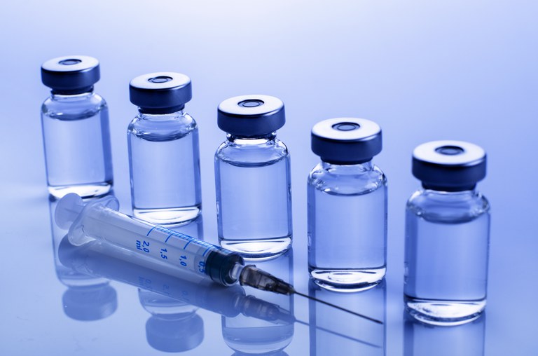 Alerta sobre suposta venda de vacinas falsas pela internet