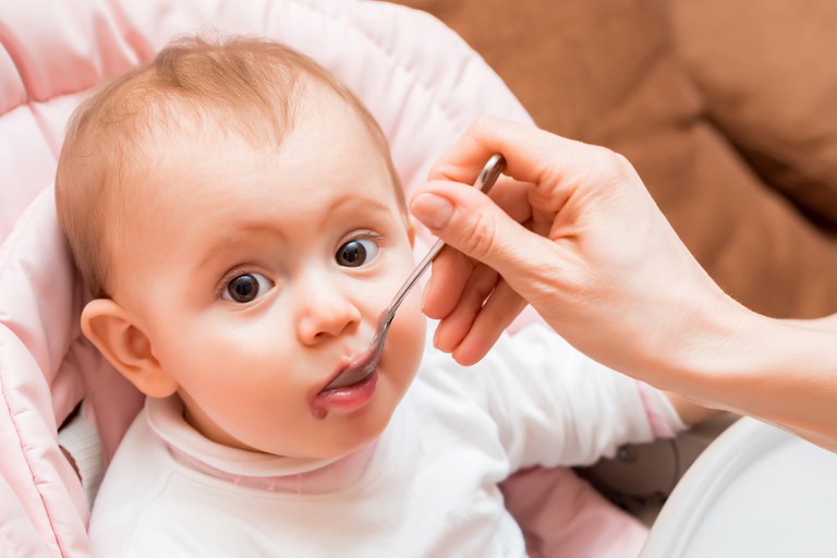 Lançado guia alimentar de bolso para crianças menores de 2 anos
