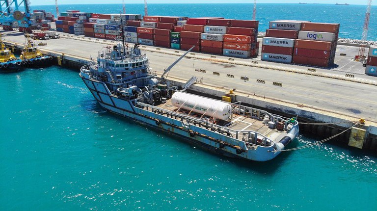 Navio da Marinha com 90 mil m³ de oxigênio chega a Belém (PA)
