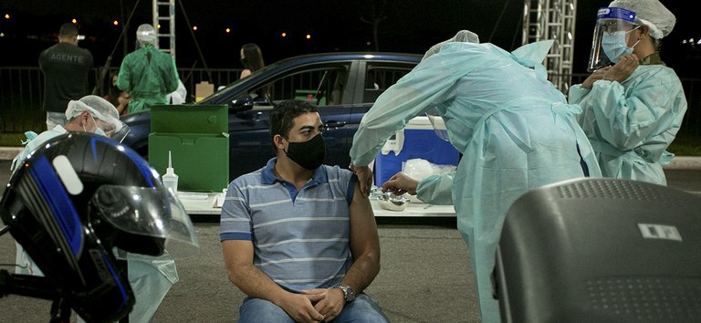 Governo distribui mais 2,3 milhões de doses da vacina da Pfizer