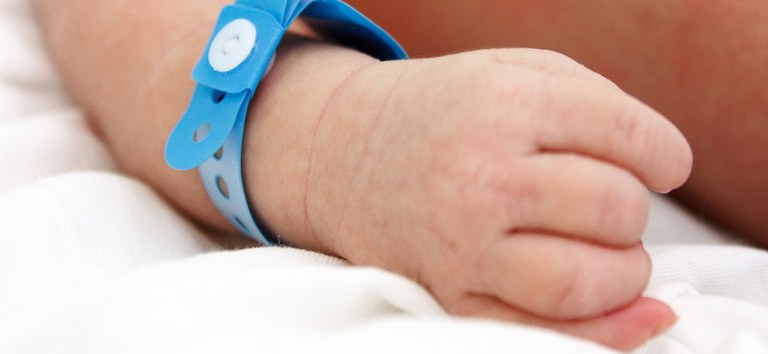 Testes rápidos ainda nos primeiros dias de vida podem identificar alterações na saúde do bebê