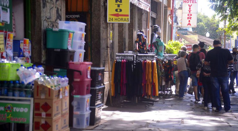 Taxa de desocupação cai quase um ponto percentual no trimestre