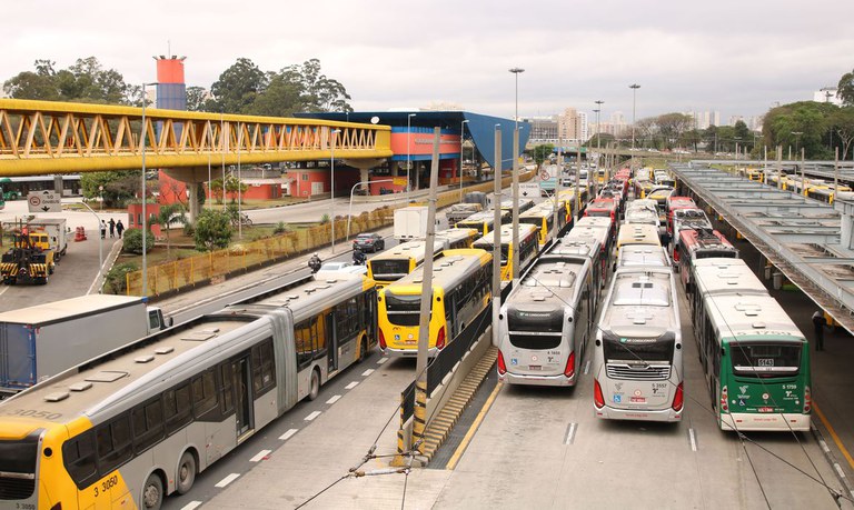 MDR aprova financiamento de R$ 13,7 milhões para compra de 18 ônibus em Curitiba (PR)