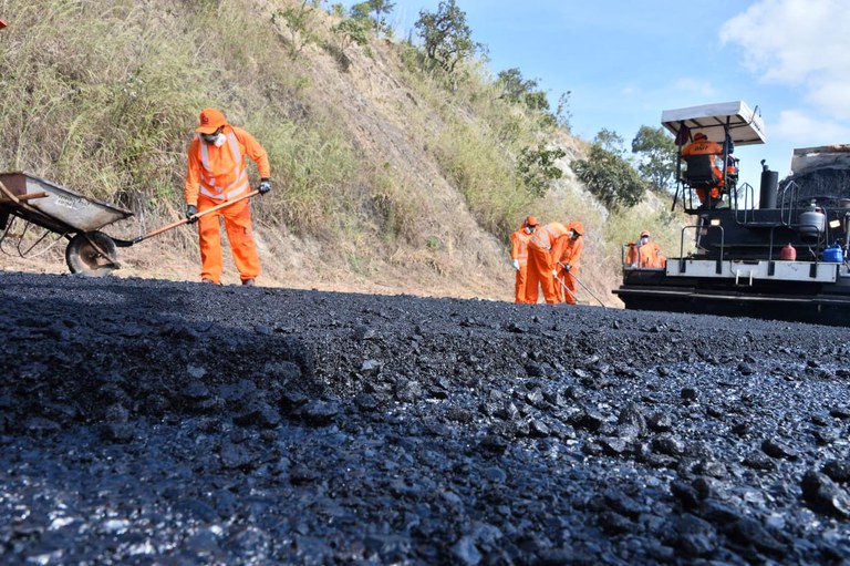 Governo Federal entrega mais 8km de pista restaurada da BR-080/GO