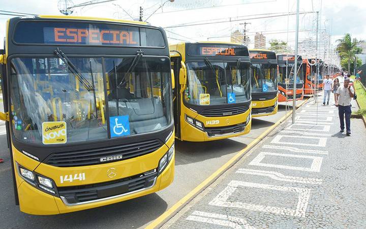 Sistemas de Informação ao Usuário do Transporte Público por Ônibus: Estudos  de Caso no Brasil e no Mundo