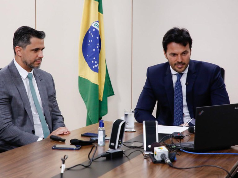 Acordo levará internet de banda larga a 350 municípios com menos de 30 mil habitantes