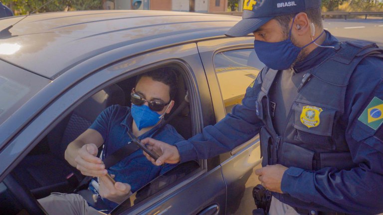 Agentes utilizam abordagem 100% digital em rodovia federal de Minas Gerais