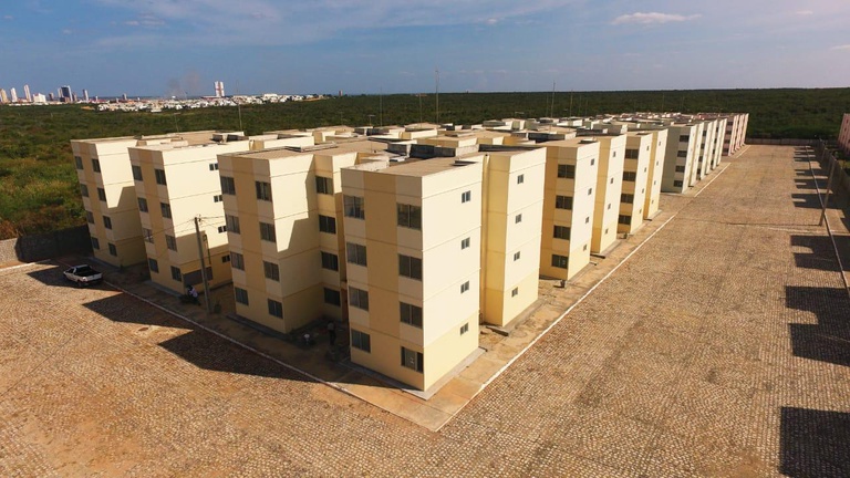 Famílias de baixa renda recebem casa própria em Mossoró (RN)