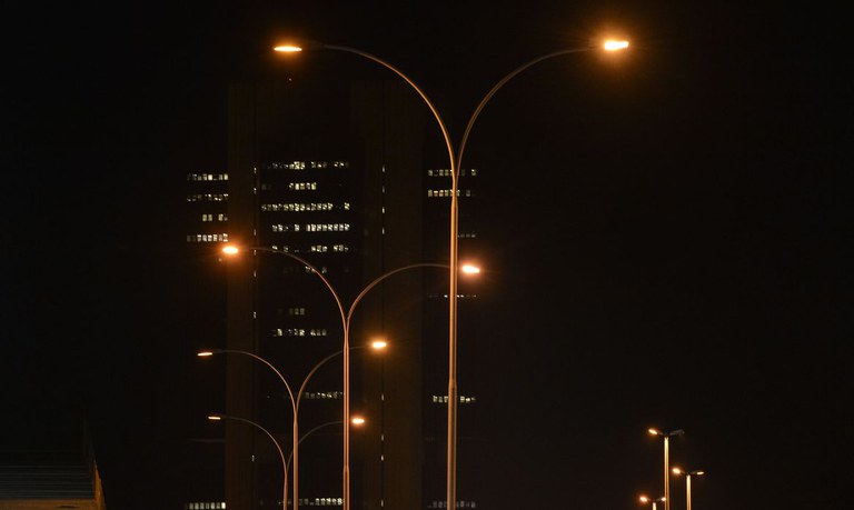 Redes de iluminação pública de três municípios serão modernizadas após concessão