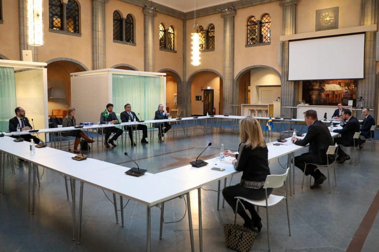 Missão internacional visita sede da Ericsson