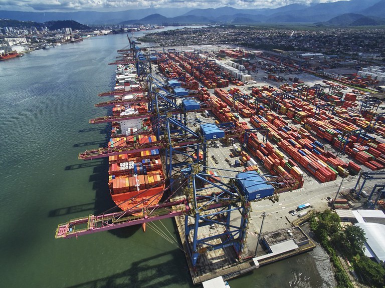 Santos é homologado para receber navios de 366 metros