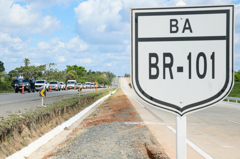 Duplicação de 22 km da BR-101 é entregue na Bahia