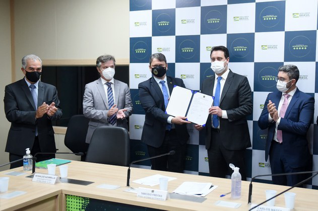 Assinado contrato de arrendamento de terminal portuário de Paranaguá (PR)