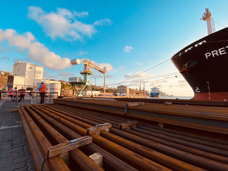 Governo Federal antecipa entrega de trilhos da Fiol para extensão até Barreiras