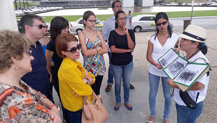 Qualificação gratuita em inglês e espanhol para guias de turismo