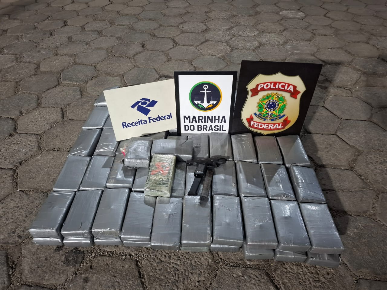 Receita Federal - Apreensão de cocaína em navio F1.jpeg